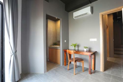 Rs III Location Hostel