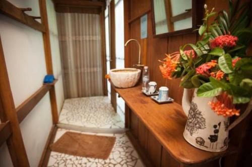 Lodge Blue Indigo Yoga Retreat