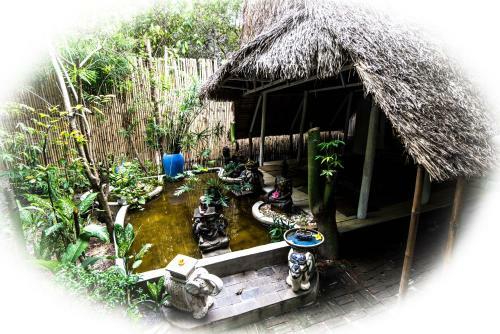 Lodge Blue Indigo Yoga Retreat