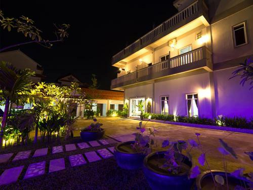 Lilly Holiday Hotel