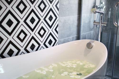 Hostal Xihai Guest House