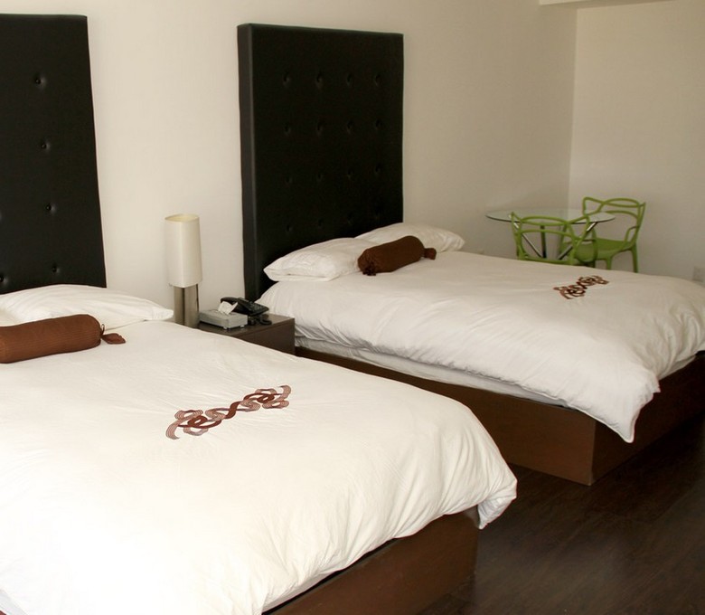 Hotel Pia Suites