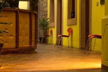 Monteleon Hotel And Suites