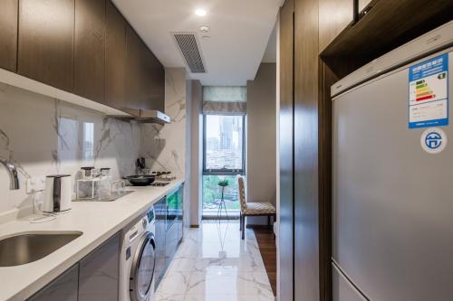 Hostal Timeless Series 2/ Guesthouse With Curved Panoramic Floor-to-ceiling Window