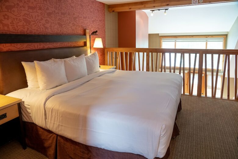 Fox Hotel And Suites