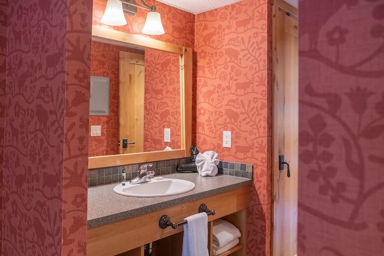 Fox Hotel And Suites