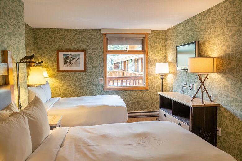 Fox Hotel And Suites