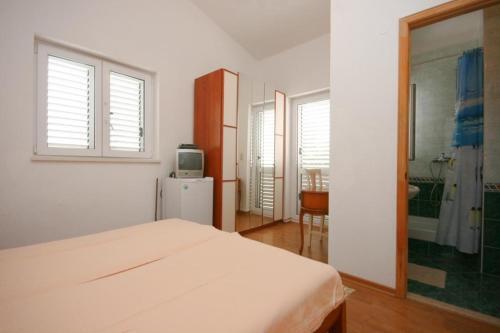 Hostal Double Room Baska Voda 6704a