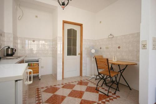 Hostal Double Room Baska Voda 6704a