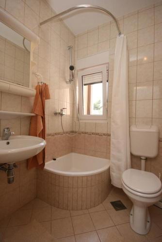 Hostal Double Room Baska Voda 6704a
