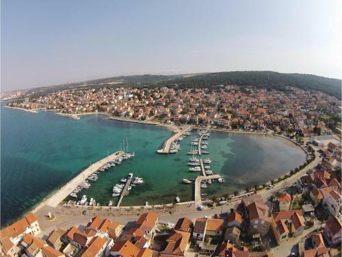 Four-bedroom Holiday Home In Bibinje