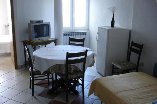 Apartments By The Sea Brela (Makarska) - 13052