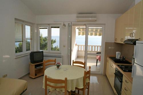Apartments By The Sea Brela (Makarska) - 13052