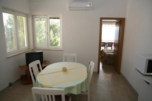 Apartments By The Sea Brela (Makarska) - 13052