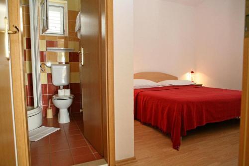 Apartments By The Sea Brela (Makarska) - 13052