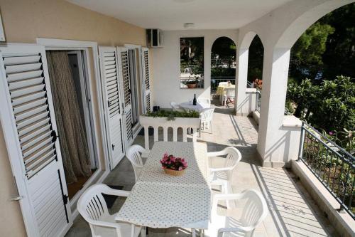 Apartments By The Sea Brela (Makarska) - 13052