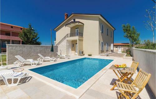 Six-bedroom Holiday Home In Cabrunici