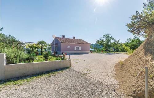 Three-bedroom Holiday Home In Cerovlje