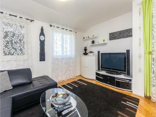 Two-bedroom Apartment In Cizici