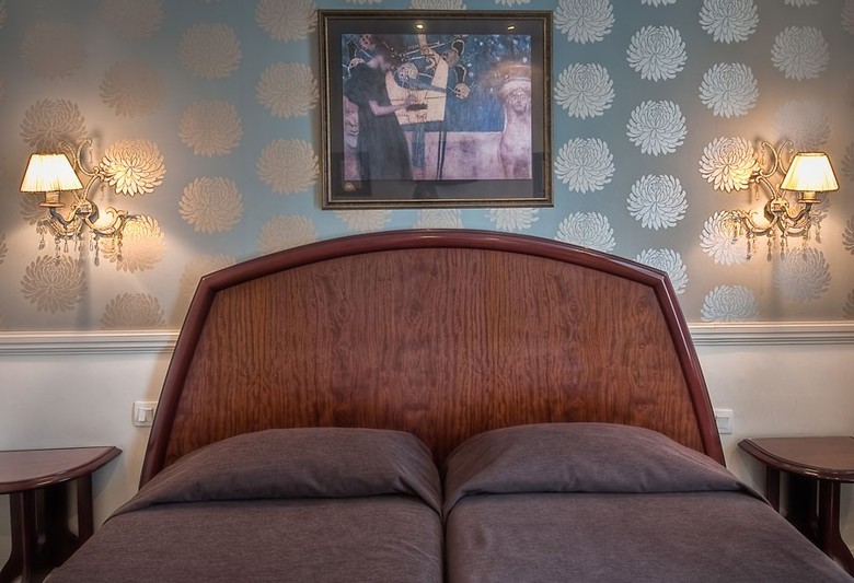 Hotel Elysees Ceramic