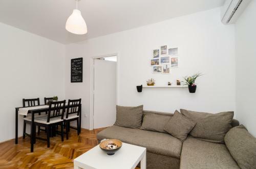 Apartamentos Nives Central Lodge