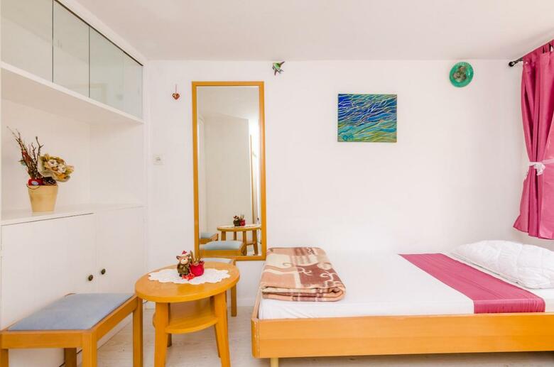 Hostal Rooms Jozomare