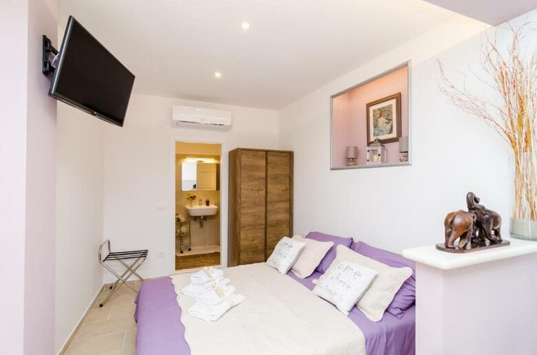 Hostal Apartment & Room Lady O