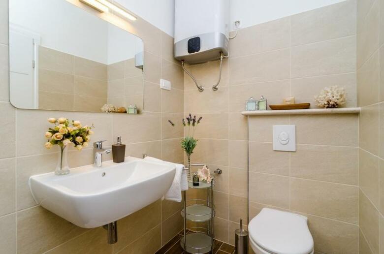 Hostal Apartment & Room Lady O