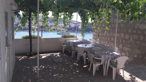 Hostal Mare Rooms For Rent