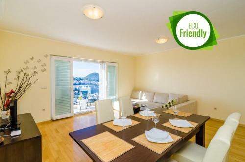 Niko's Sea View Apartment