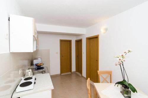 Apartments And Rooms With Wifi Dubrovnik - 11145