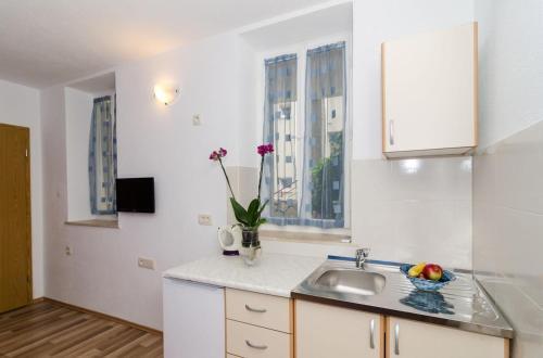 Apartments And Rooms With Wifi Dubrovnik - 11145