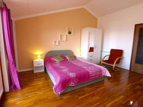 Apartments Orange 994