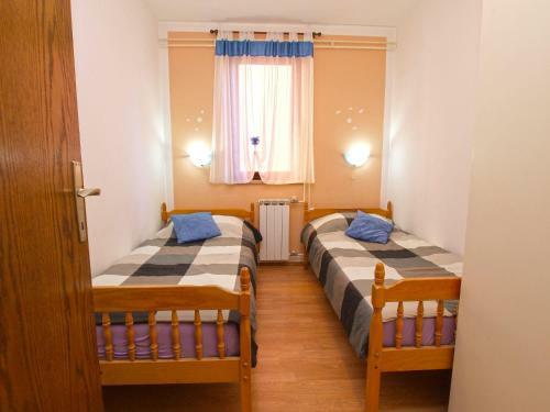 Apartments Orange 994