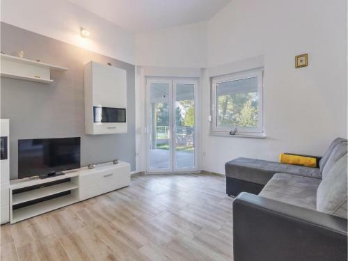 Three-bedroom Holiday Home In Fazana