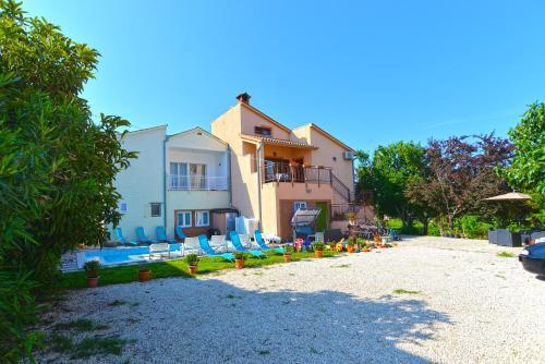 Apartments Vili 351
