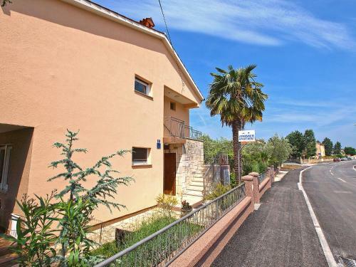 Hostal Apartments August 875