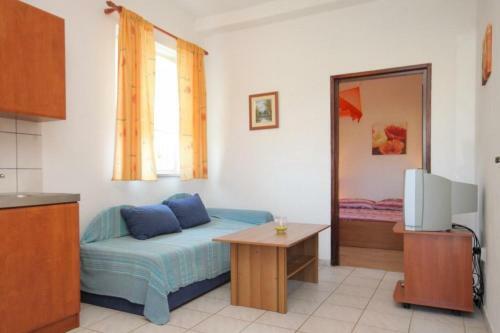 Apartments With A Parking Space Fazana - 7396