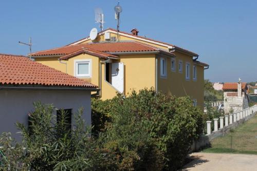 Apartments With A Parking Space Fazana - 7396
