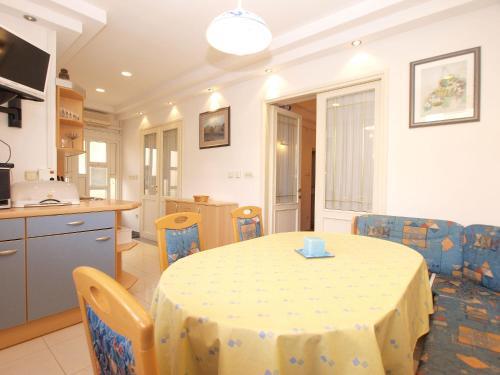 Apartments Josip 1544