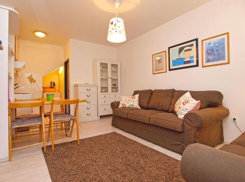 Apartments Josip 1544