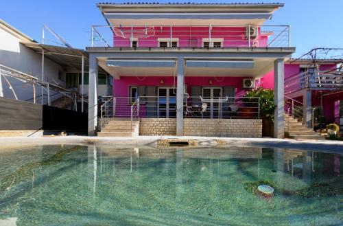 Apartments Pink 1785