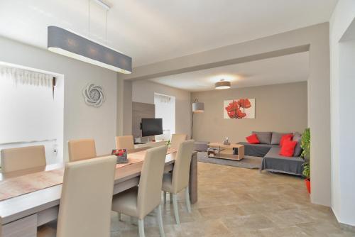 House Roberto 1384