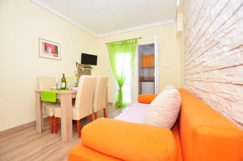 Apartment Gradac 15282b