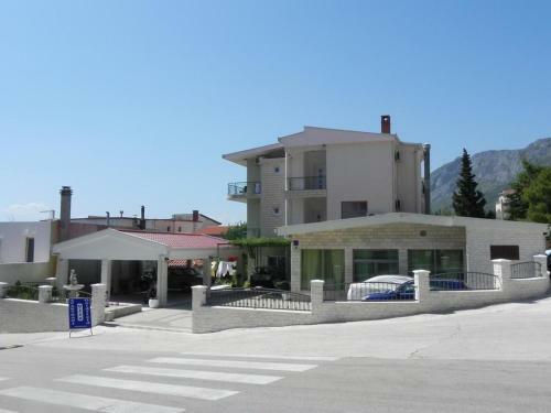 Apartment Gradac 15282b