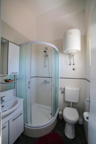 Beachfront Apartment Gradac 4414-2