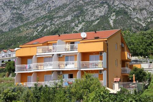 Apartment Gradac 13681c