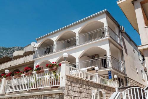 Apartment Gradac 15750d
