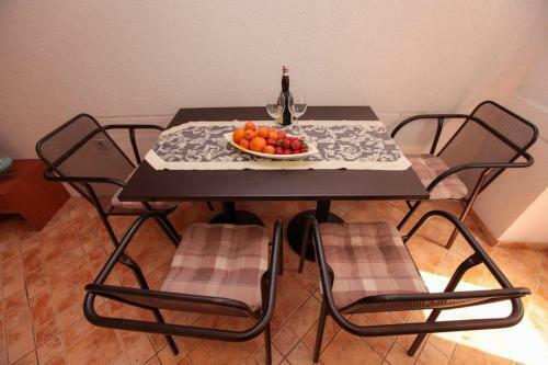 Hostal Apartments Ezra
