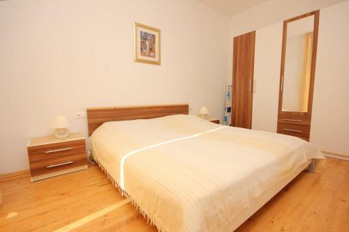 Apartments By The Sea Zavala (Hvar) - 8637